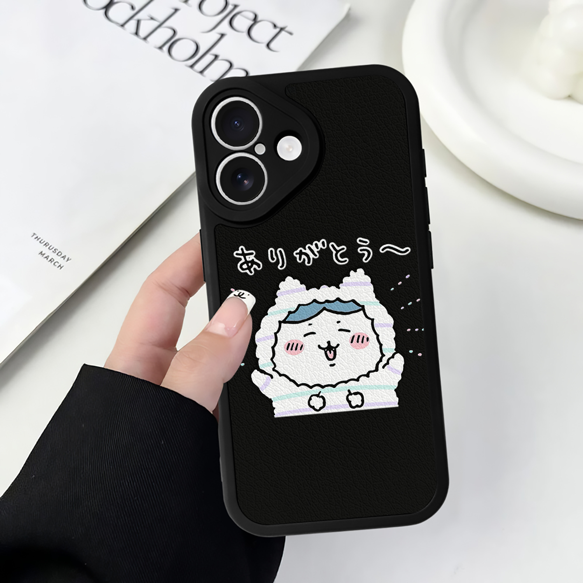 （画像用） ちいかわ ハチワレ Chii-kawa hachiware 【iPhone 16シリーズ対応】シリコンスマホケース（レザー調） 材質：シリコン